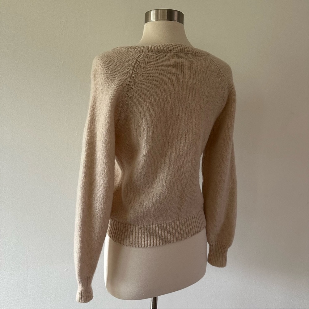 Vintage The Eagle’s Eye 100% Wool Neutral Knit V neck Sweater S - Picture 2 of 7